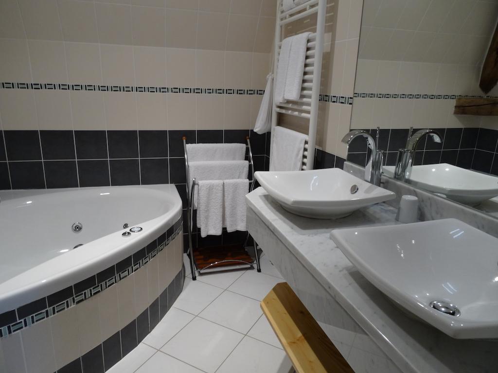 Bed and Breakfast Gentilhommiere De Collonges Prisse Номер фото